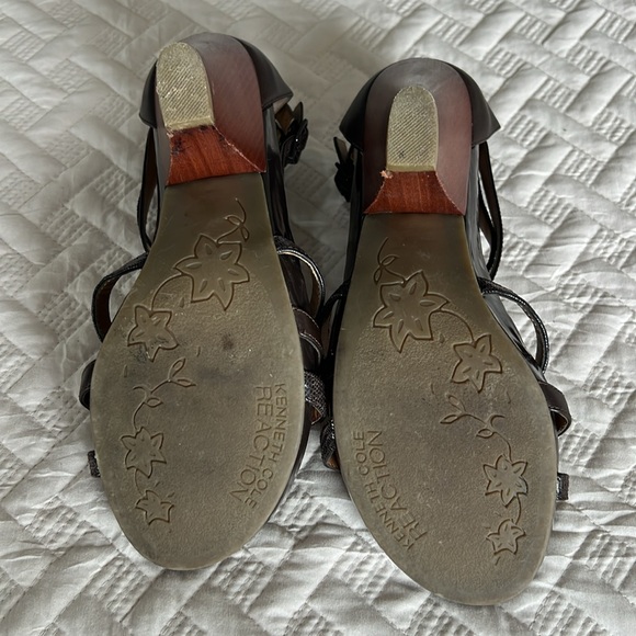Kenneth Cole Reaction shoe size 6.5, Brown T strap sandal, closed heel - Picture 7 of 11